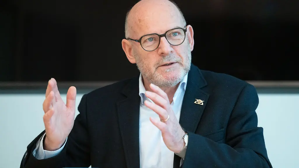 Verkehrsminister-Winfried-Hermann-Buendnis-90-Die-Gruenen