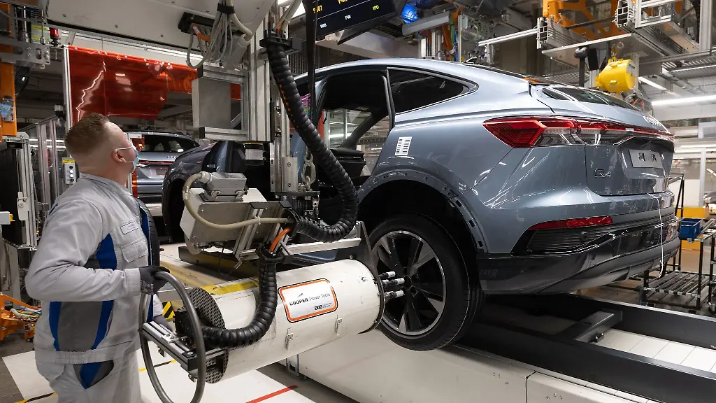 In-einer-Studie-stellt-der-Branchenexperte-Stefan-Bratzel-fest-Deutsche-Autobauer-sind-bei-Innovationen-weiter-weltweit-fuehrend