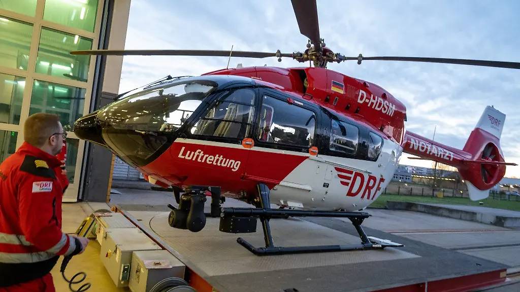 1316-mal-hob-der-DRF-Rettungshubschrauber-aus-seiner-Station-in-Dresden-ab