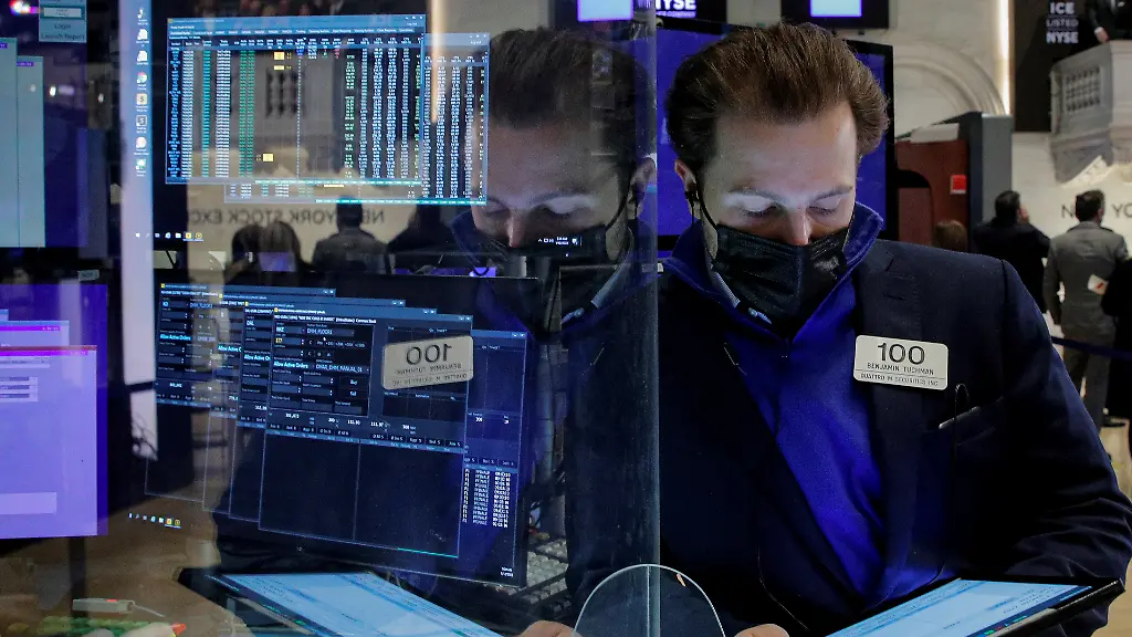 2022-01-12T163528Z-1858048951-RC2PXR9IPYT2-RTRMADP-3-USA-STOCKS