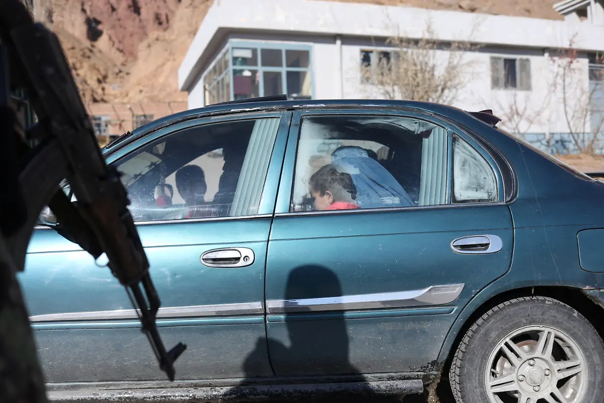 2021-12-30T060031Z-742921186-RC2WKR93O4U3-RTRMADP-3-AFGHANISTAN-CONFLICT-WINTER