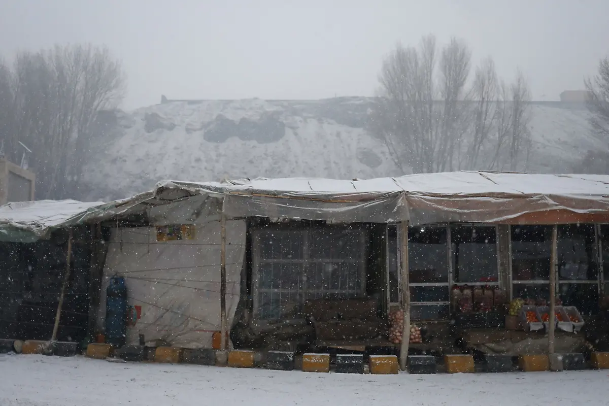 2021-12-30T060010Z-1033085931-RC2GJR95FG3T-RTRMADP-3-AFGHANISTAN-CONFLICT-WINTER