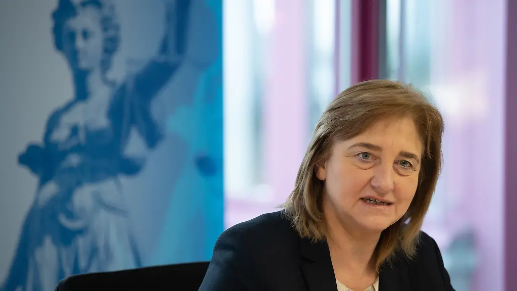 Die-hessische-Justizministerin-Eva-Kuehne-Hoermann-CDU