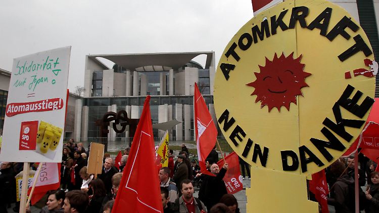 Zeichen setzen: Hunderte protestieren vor dem Kanzleramt in Berlin.