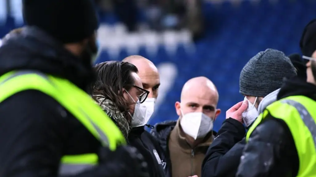 Michael-Welling-l-und-Daniel-Scherning-r-sind-im-Gespraech