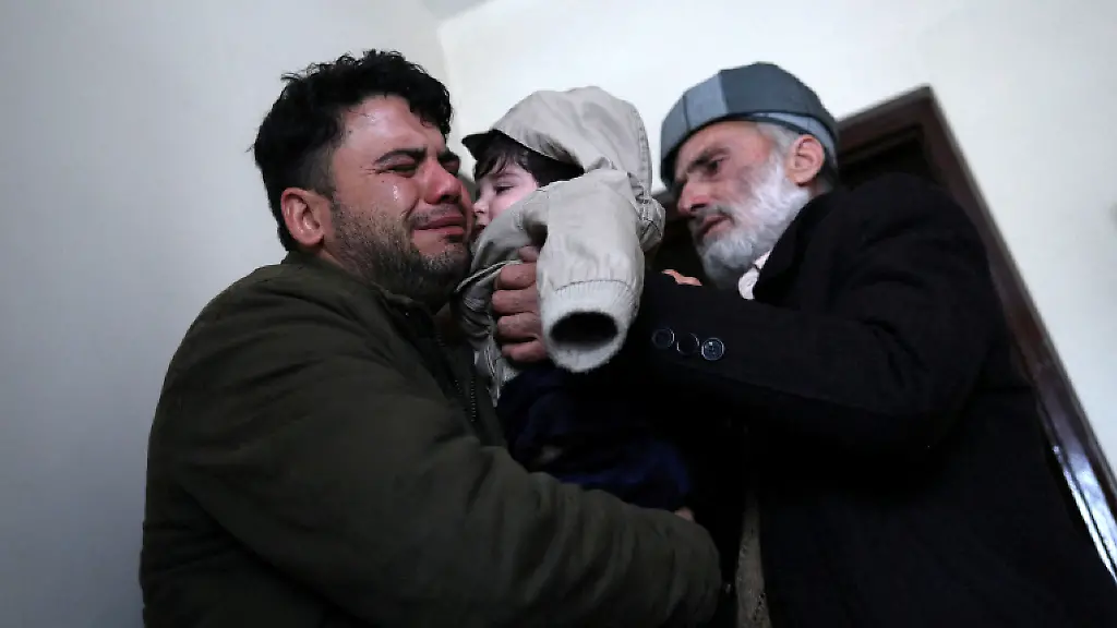 737db38c6a60de76dd8a81ea970eebba