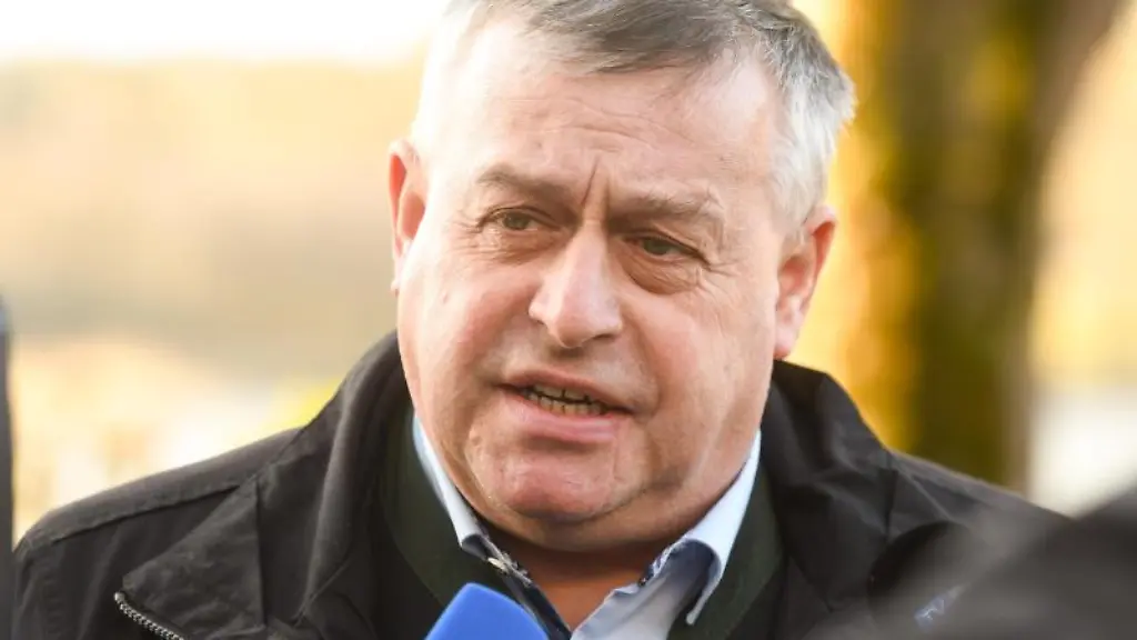 Walter-Heidl-Praesident-des-Bayerischen-Bauernverbands-spricht