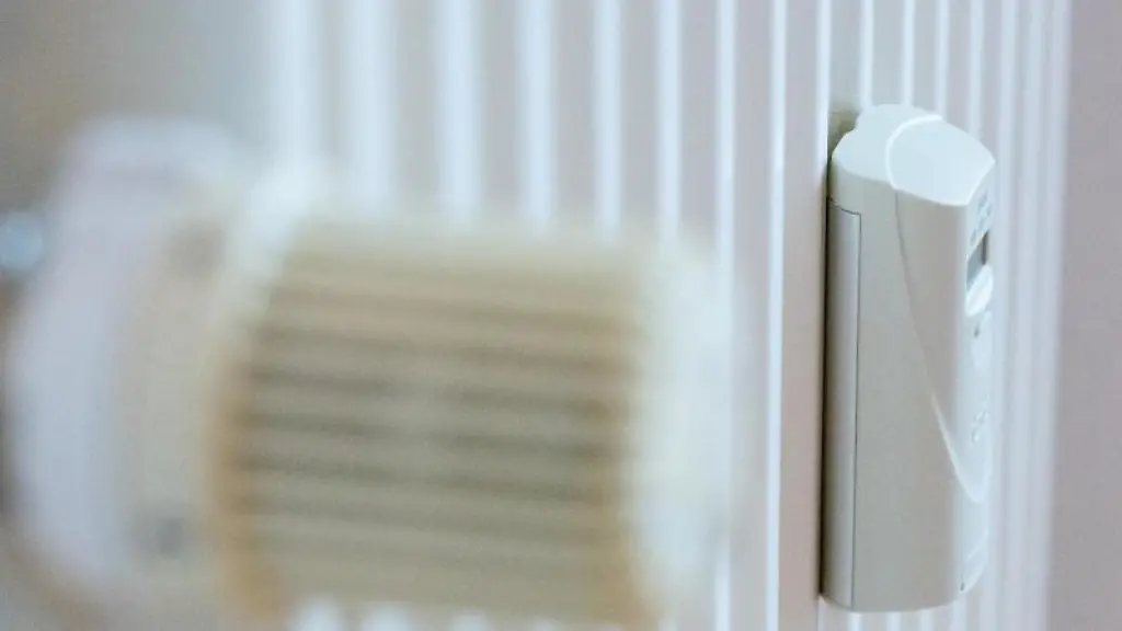 Ein-Messgeraet-ist-an-einem-Heizkoerper-angebracht