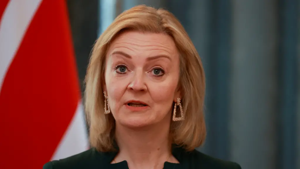 2021-12-21T150157Z-443385241-RC2B4R9JAQG2-RTRMADP-3-BRITAIN-EU