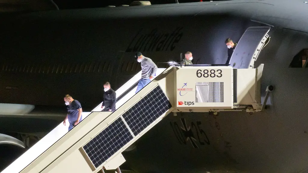 Die-infizierten-Crewmitglieder-sind-wieder-in-Deutschland-gelandet