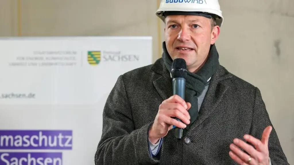 Wolfram-Guenther-Buendnis-90-Die-Gruenen-Minister-fuer-Energie-spricht