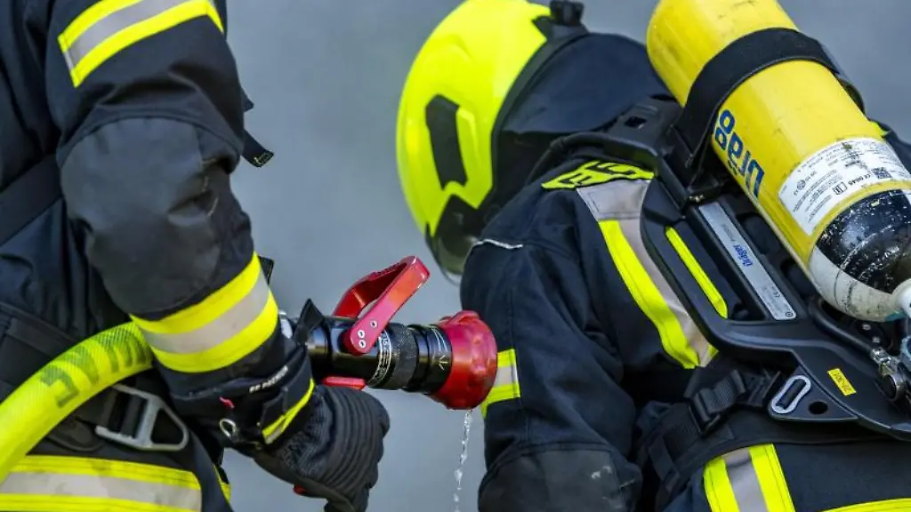Feuerwehrleute-im-Einsatz