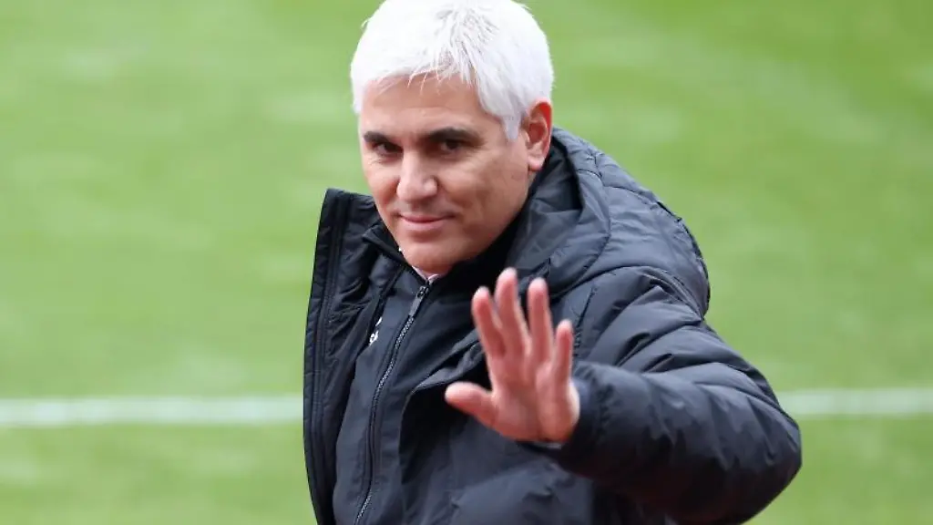 Andreas-Bornemann-steht-vor-Spielbeginn-auf-dem-Platz