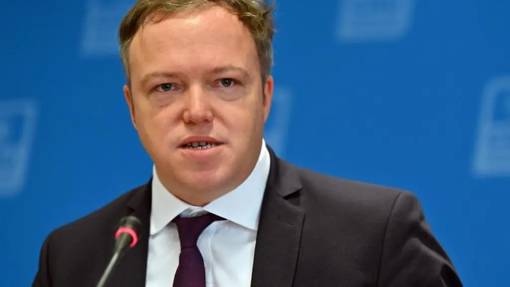 Mario-Voigt-Thueringens-CDU-Fraktionschef-spricht-waehrend-einer-Pressekonferenz