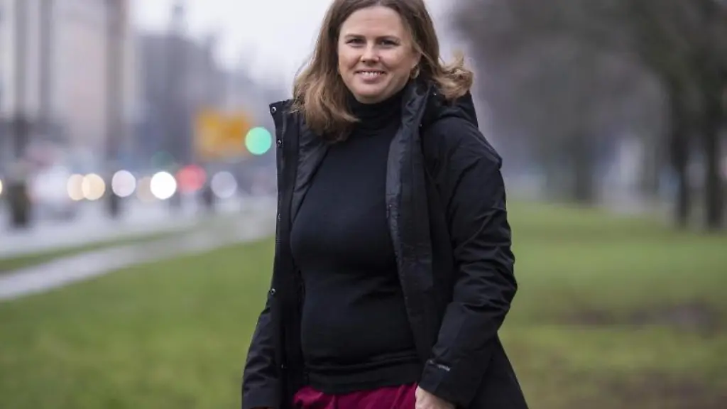 Clara-Herrmann-steht-an-der-Frankfurter-Allee-in-Friedrichshain