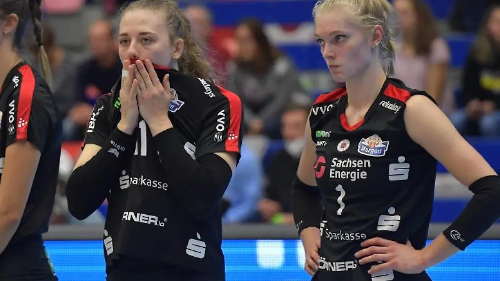 Dresdens-Spielerinnen-reagieren-nach-einer-Niederlage