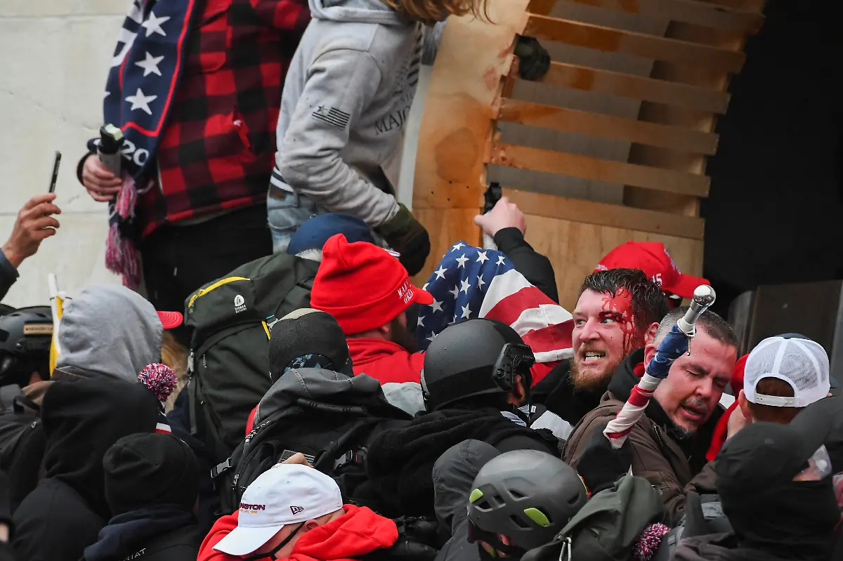 23-2021-01-06T220824Z-2075583157-RC2M2L9JTEK6-RTRMADP-3-USA-ELECTION-PROTESTS