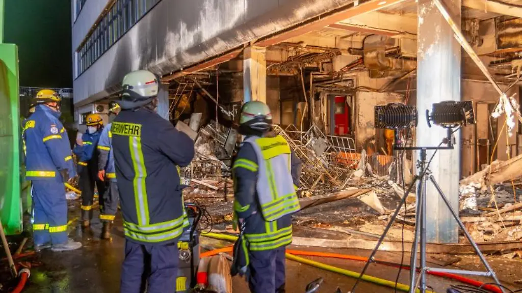 Im-Aussenbereich-der-Suedpfalzklinik-in-Kandel-hat-es-am-Wochenende-gebrannt