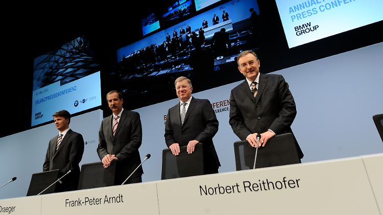 BMW-Chef Norbert Reithofer (r.) mit den Vorständen Frank-Peter Arndt, Klaus Draeger und Harald Krüger bei der Bilanzpressekonferenz.