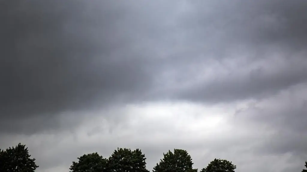 Regenwolken-ziehen-auf