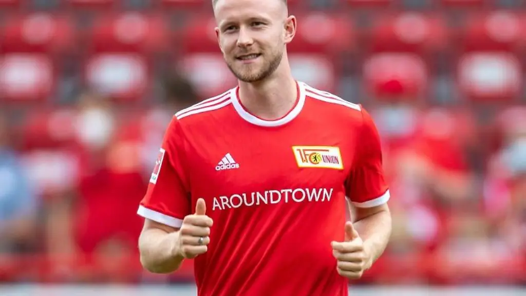 Cedric-Teuchert-das-Spielfeld