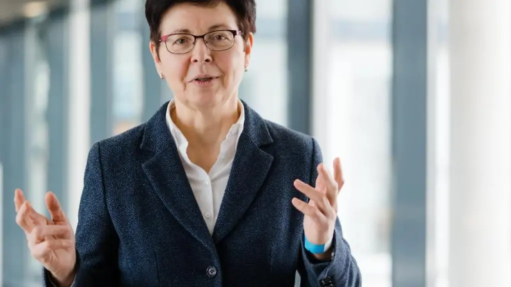 Heike-Taubert-SPD-Thueringer-Finanzministerin-spricht