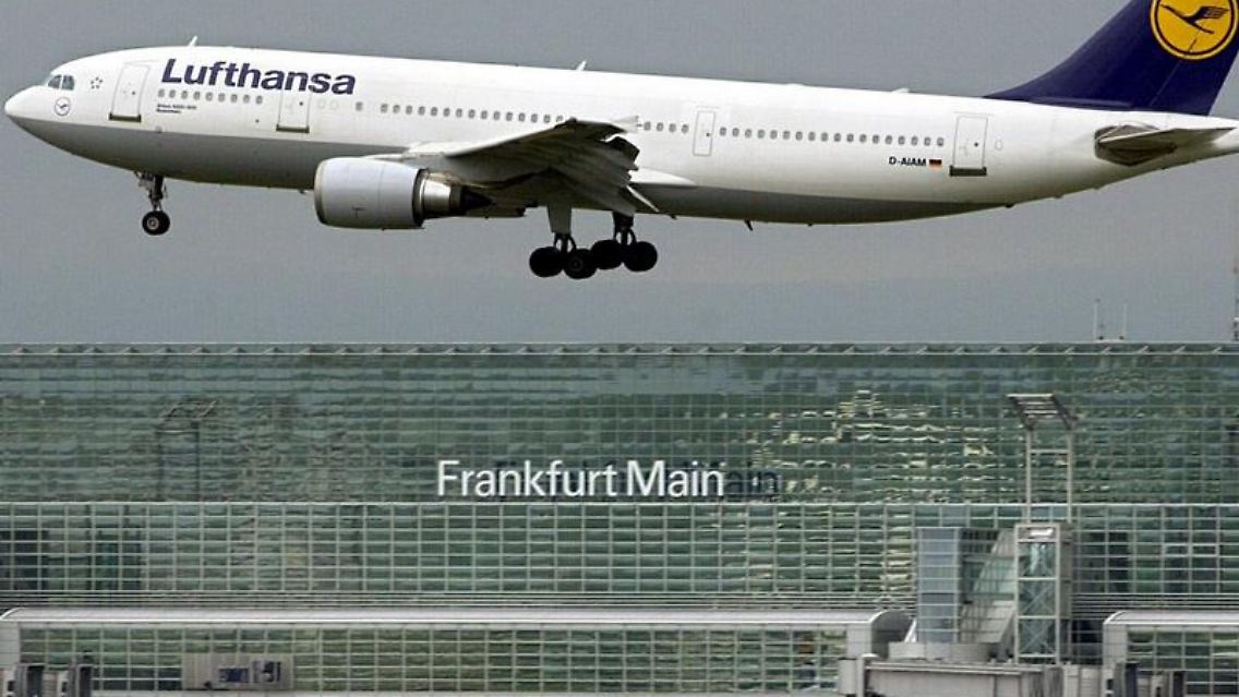 Ein Lufthansa-Airbus am Frankfurter Flughafen: LH fliegt zunächst nicht mehr nach Tokio.