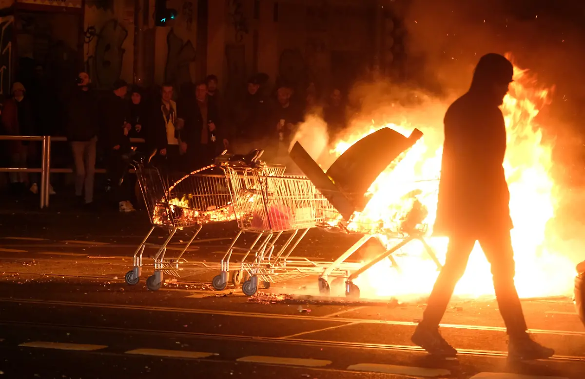 33b956512da29e5b71327f131d74a16b