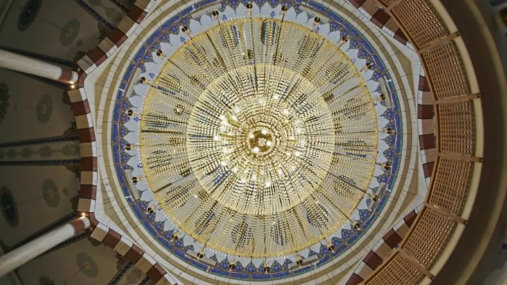 Der-Gebetsraum-der-Yavuz-Sultan-Selim-Moschee-in-Mannheim