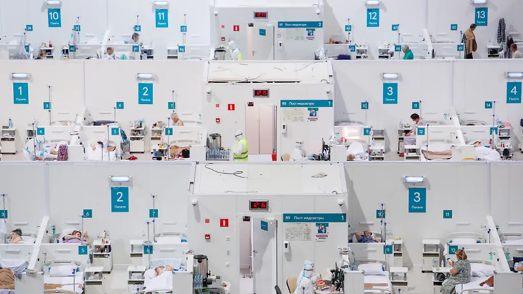 2021-12-30T160019Z-514529768-RC24PR9ZX5GK-RTRMADP-3-HEALTH-CORONAVIRUS-RUSSIA-CASUALTIES