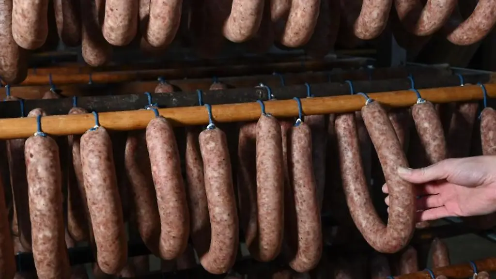 Die-nordhessischen-Wurstspezialitaet-Ahlen-Wurst