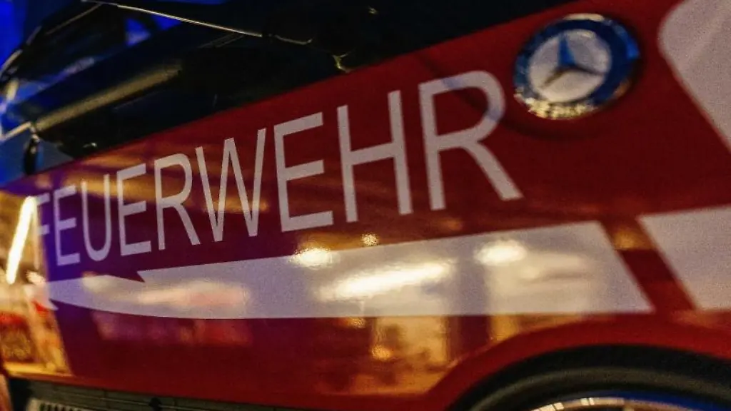 Ein-Einsatzfahrzeug-der-Feuerwehr