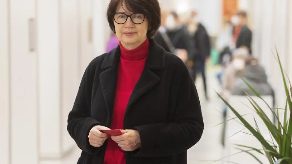 Bremens-Gesundheitssenatorin-Claudia-Bernhard-Die-Linke