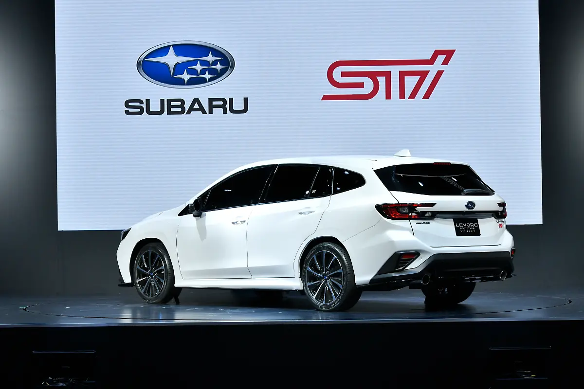 LEVORG-PROTOTYPE-STI-Sport-18