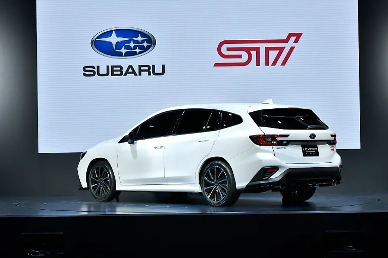 LEVORG-PROTOTYPE-STI-Sport-18