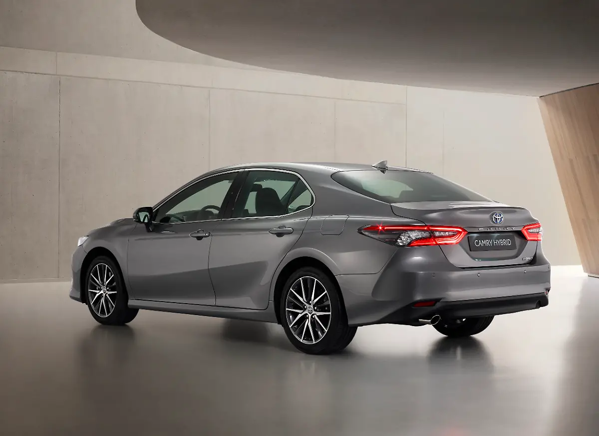 69773-camry-hybrid-2