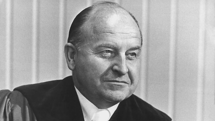 Generalbundesanwalt Siegfried Buback. Deutschlands höchster Ankläger wurde am 7. April 1977 in Karlsruhe von der RAF getötet (undatierte Aufnahme).
