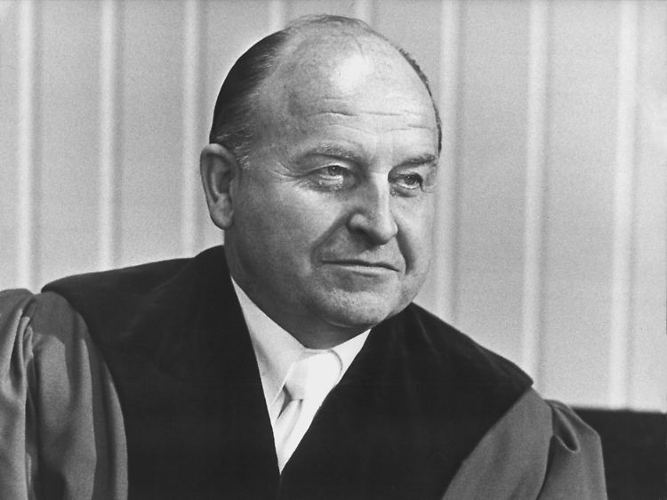 Generalbundesanwalt Siegfried Buback, Deutschlands höchster Ankläger, wurde am 7. April 1977 in Karlsruhe von der RAF getötet.