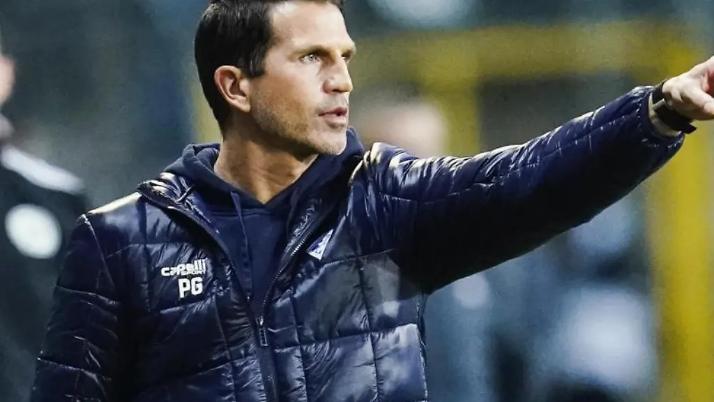 Mannheims-Trainer-Patrick-Gloeckner-gestikuliert