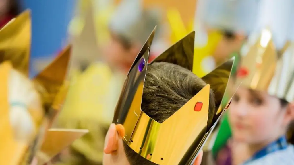 Sternsinger-singen-in-der-Staatskanzlei-in-Duesseldorf