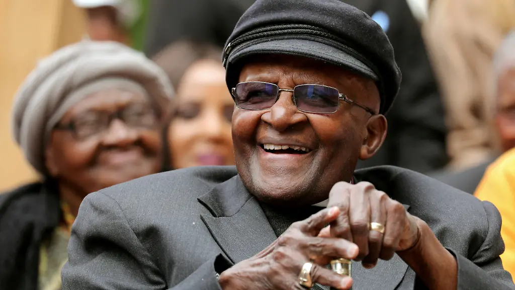 2021-12-26T093316Z-61602389-RC203Z85F9Y6-RTRMADP-3-PEOPLE-DESMOND-TUTU