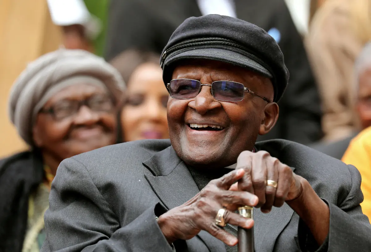 2021-12-26T093316Z-61602389-RC203Z85F9Y6-RTRMADP-3-PEOPLE-DESMOND-TUTU