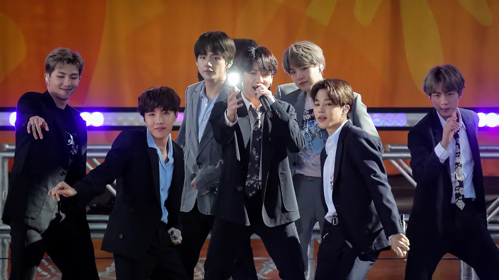 2019-05-15T154508Z-1649928063-RC1FD5502410-RTRMADP-3-MUSIC-BTS-GMA