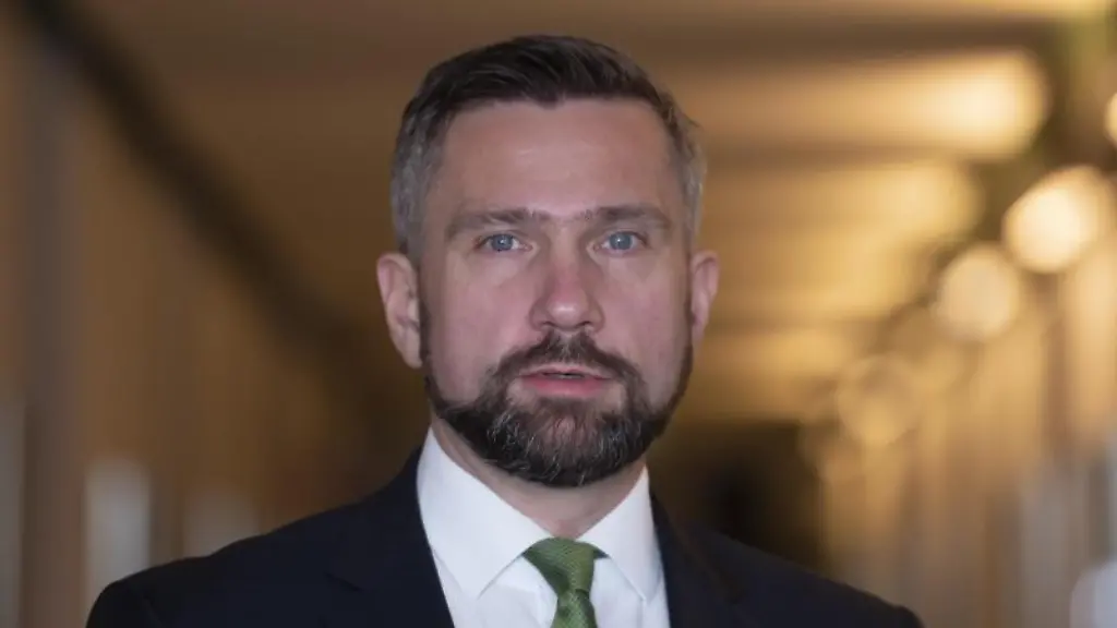 Martin-Dulig-SPD-Wirtschaftsminister-von-Sachsen-schaut-in-die-Kamera