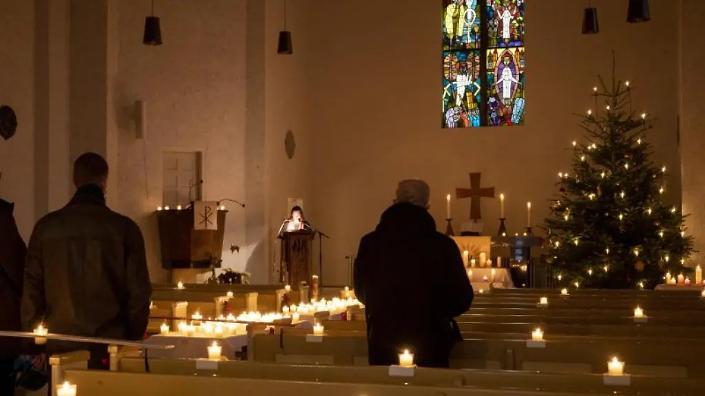 Wandergottesdienst-in-der-Erloeserkirche-in-Berlin-Moabit