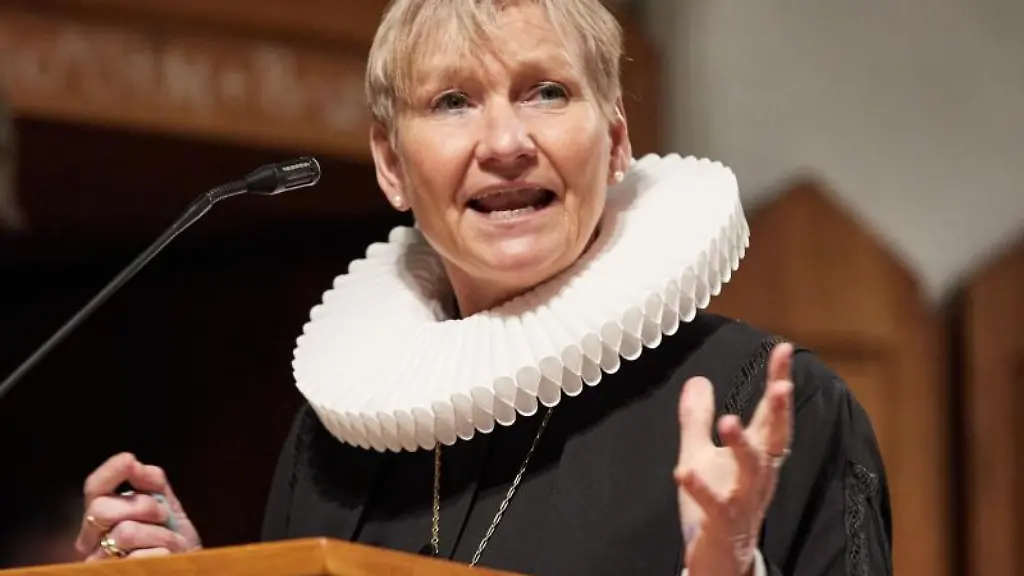 Kirsten-Fehrs-Bischoefin-spricht