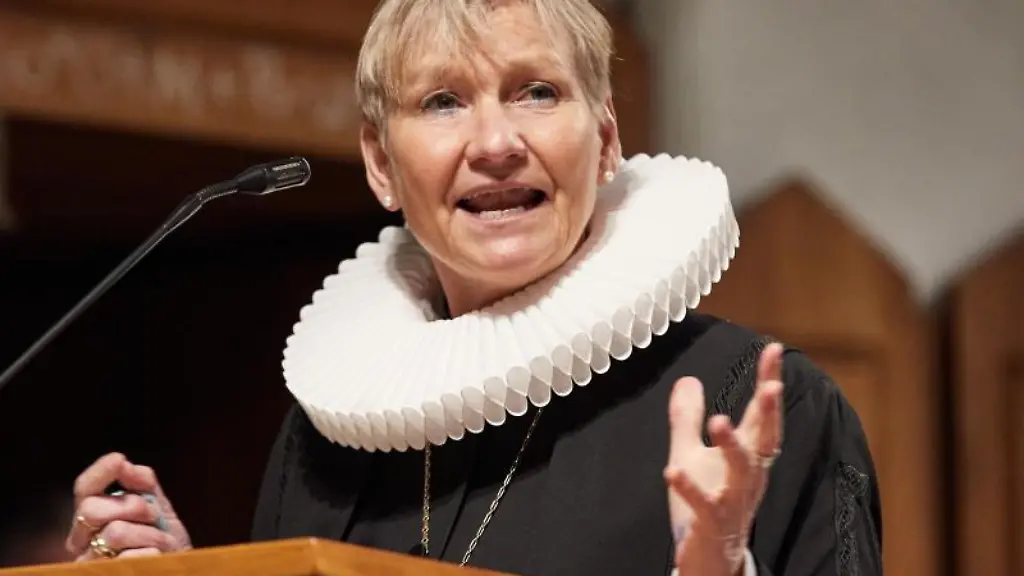 Kirsten-Fehrs-Bischoefin-im-Sprengel-Hamburg-und-Luebeck-der-Nordkirche