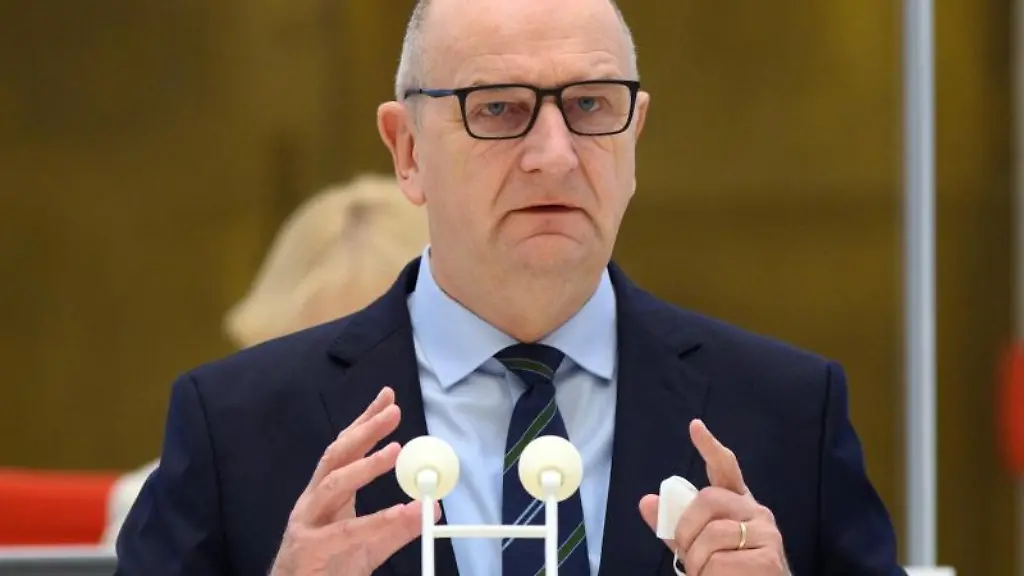 Dietmar-Woidke-SPD-spricht-im-Brandenburger-Landtag