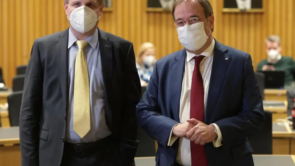 Armin-Laschet-r-CDU-kommt-mit-Ralf-Witzel-FDP-zur-Anhoerung