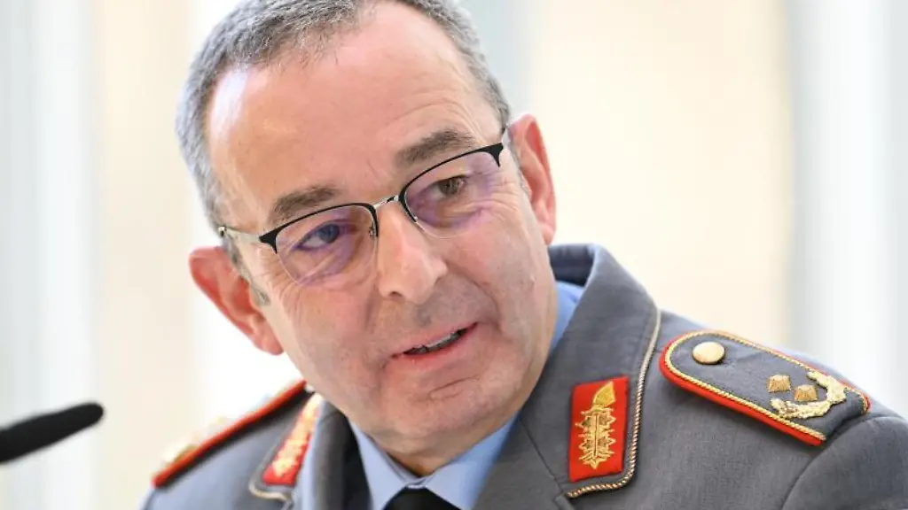 Generalmajor-Carsten-Breuer-Leiter-des-Corona-Krisenstabs-im-Bundeskanzleramt